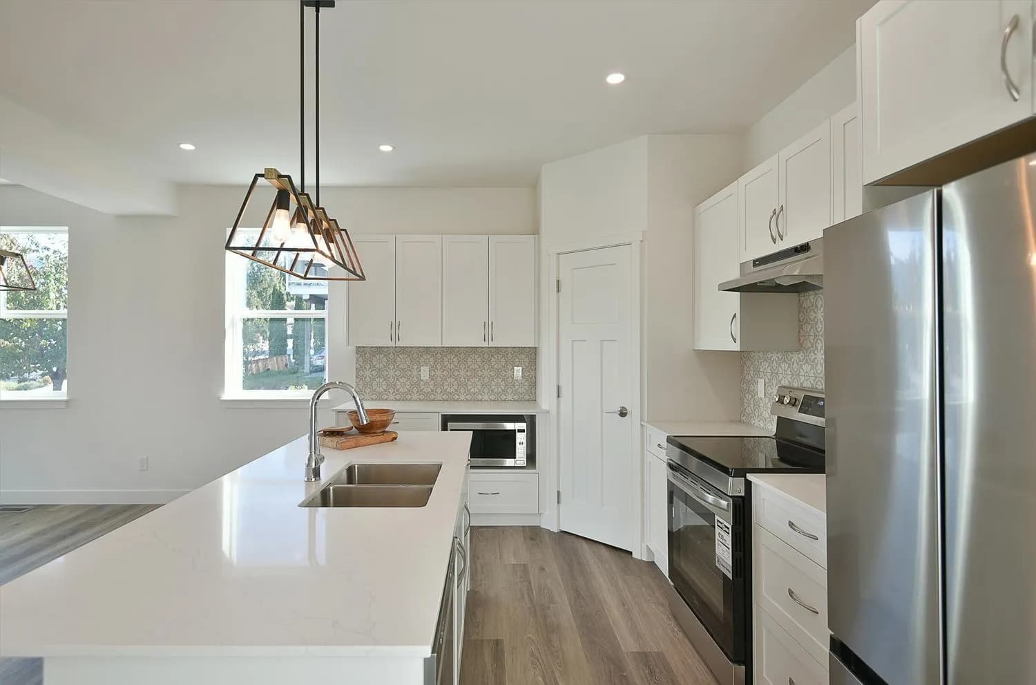 5825 Trail Avenue, Sechelt, BC V7Z 0K5 — image 1