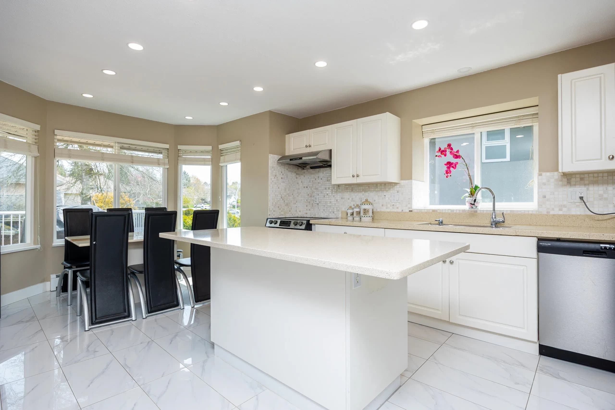 18139 Claytonwood Crescent, Surrey, BC V3S 7T5 — image 11