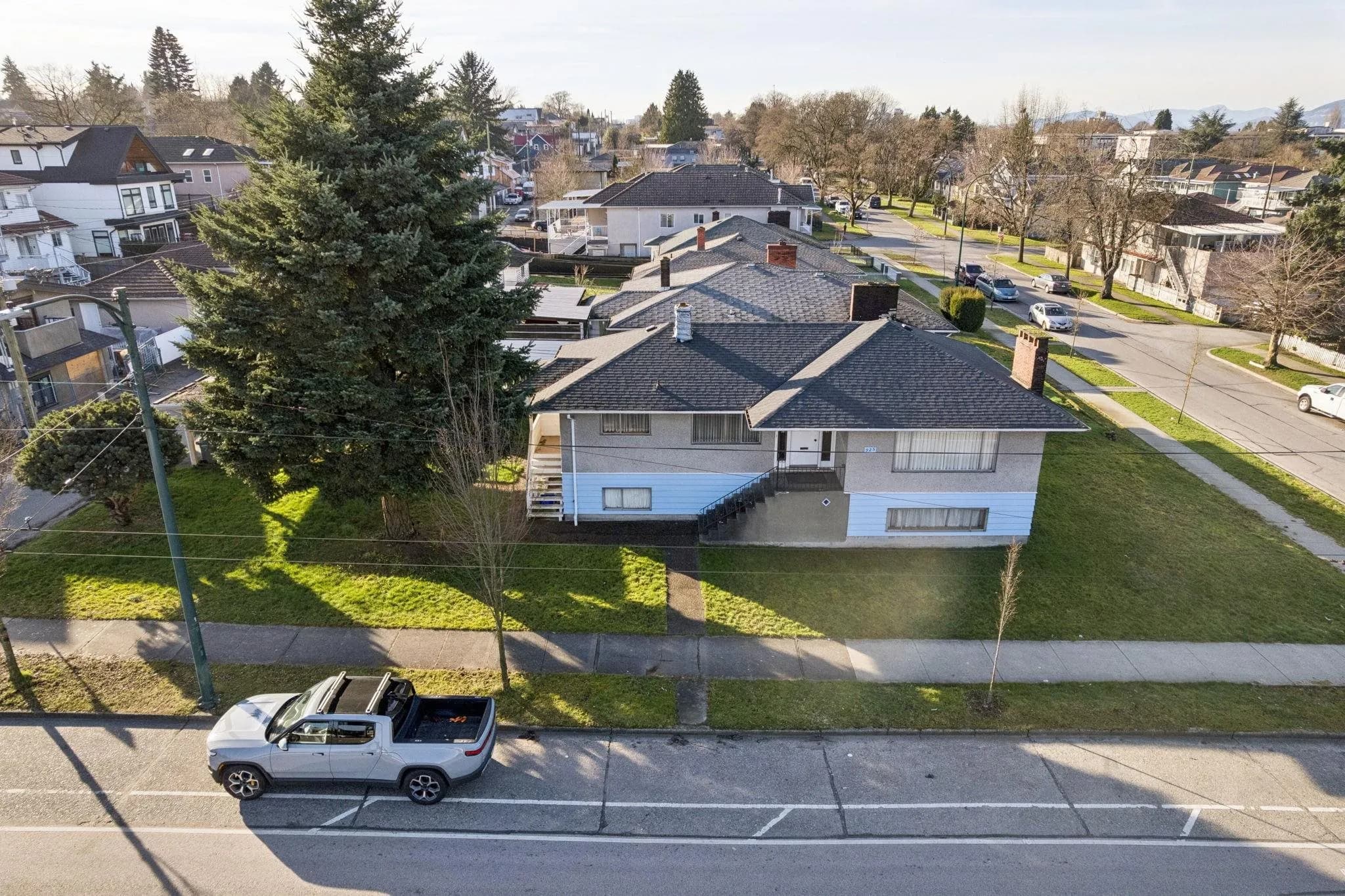 925 Nanaimo Street, Vancouver, BC V5L 4T1 — image 1