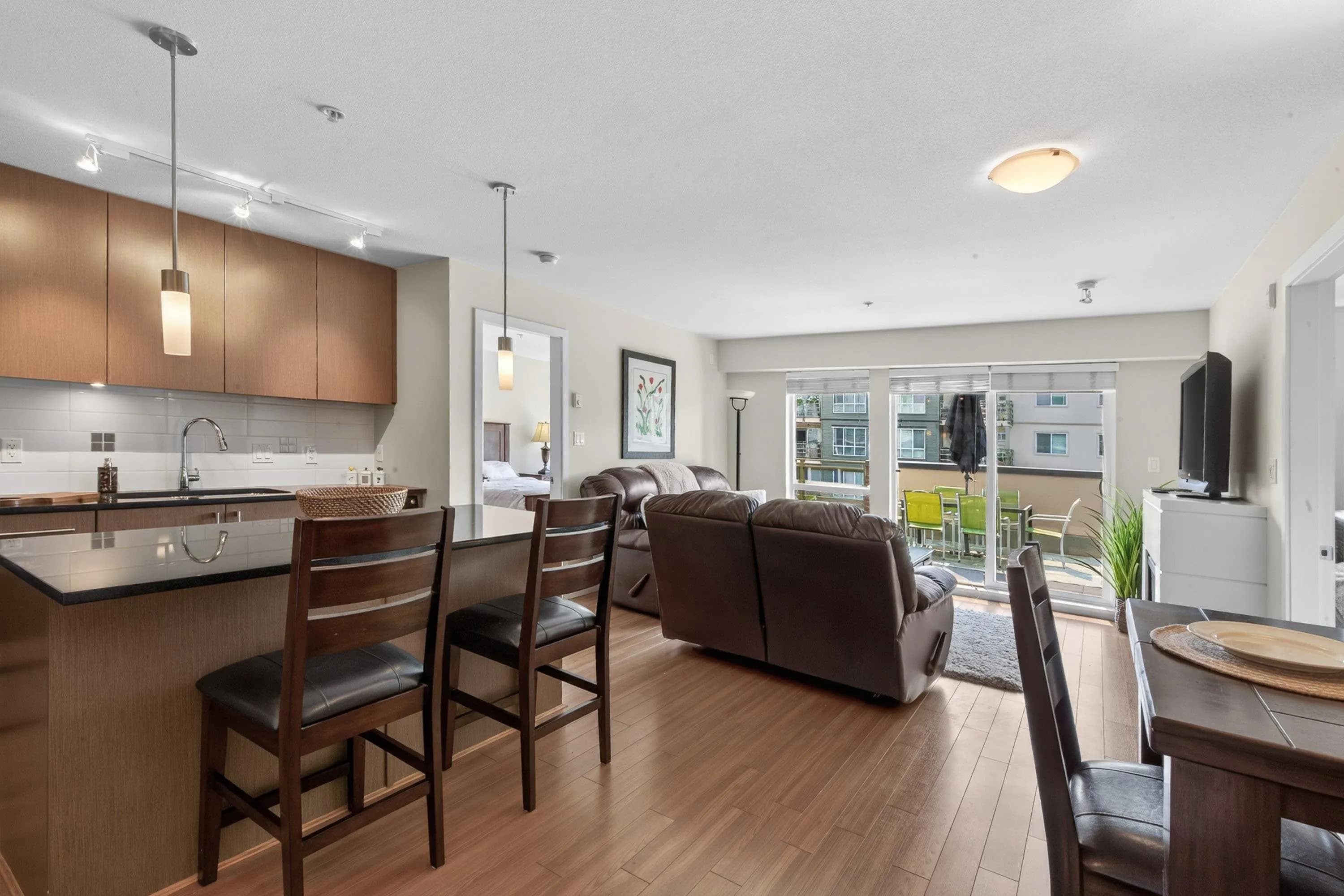 221 15745 Croydon Drive, Surrey, BC V3Z 2L5 — image 1