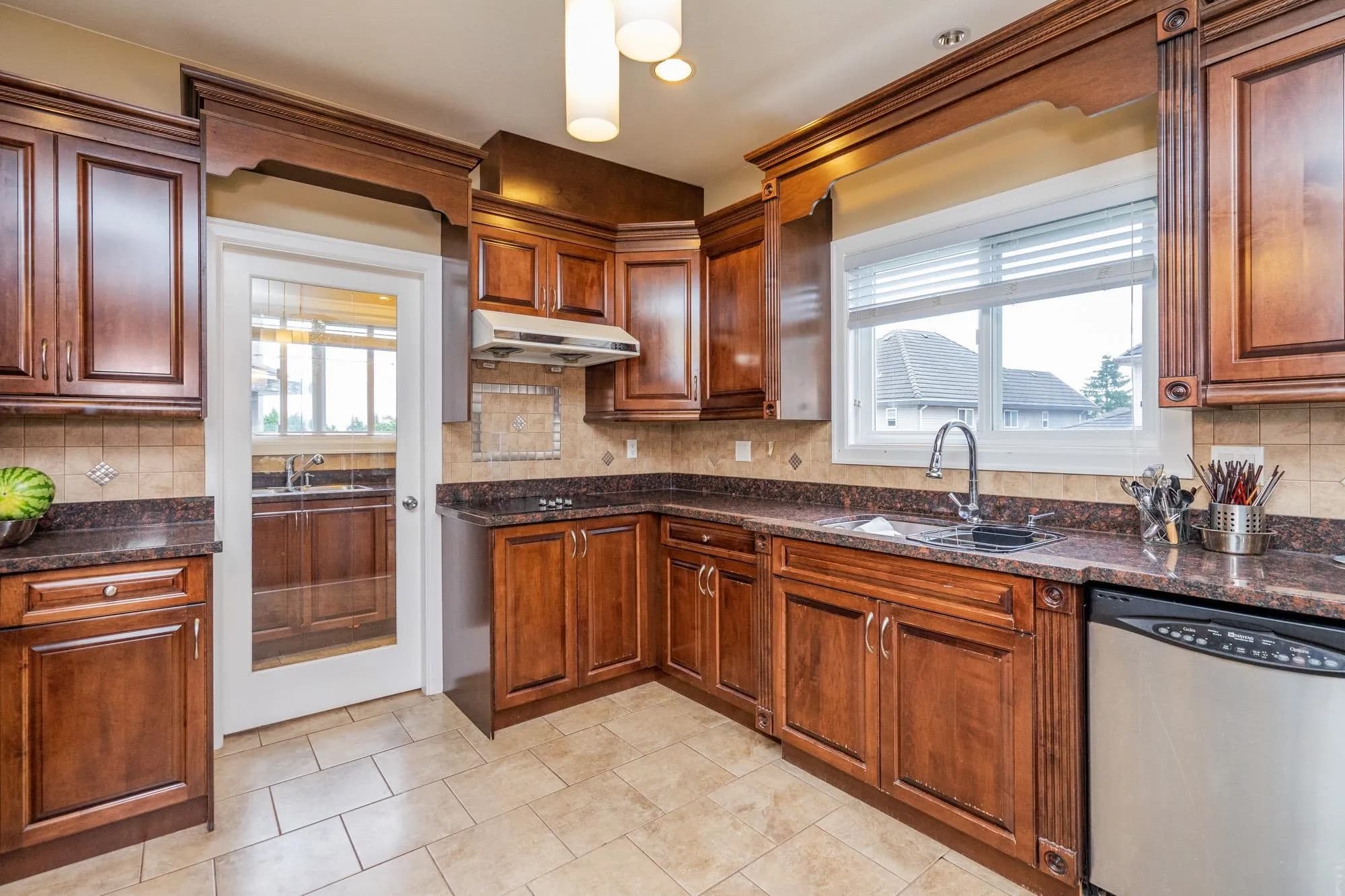 16492 104a Avenue, Surrey, BC V4N 5S6 — image 12