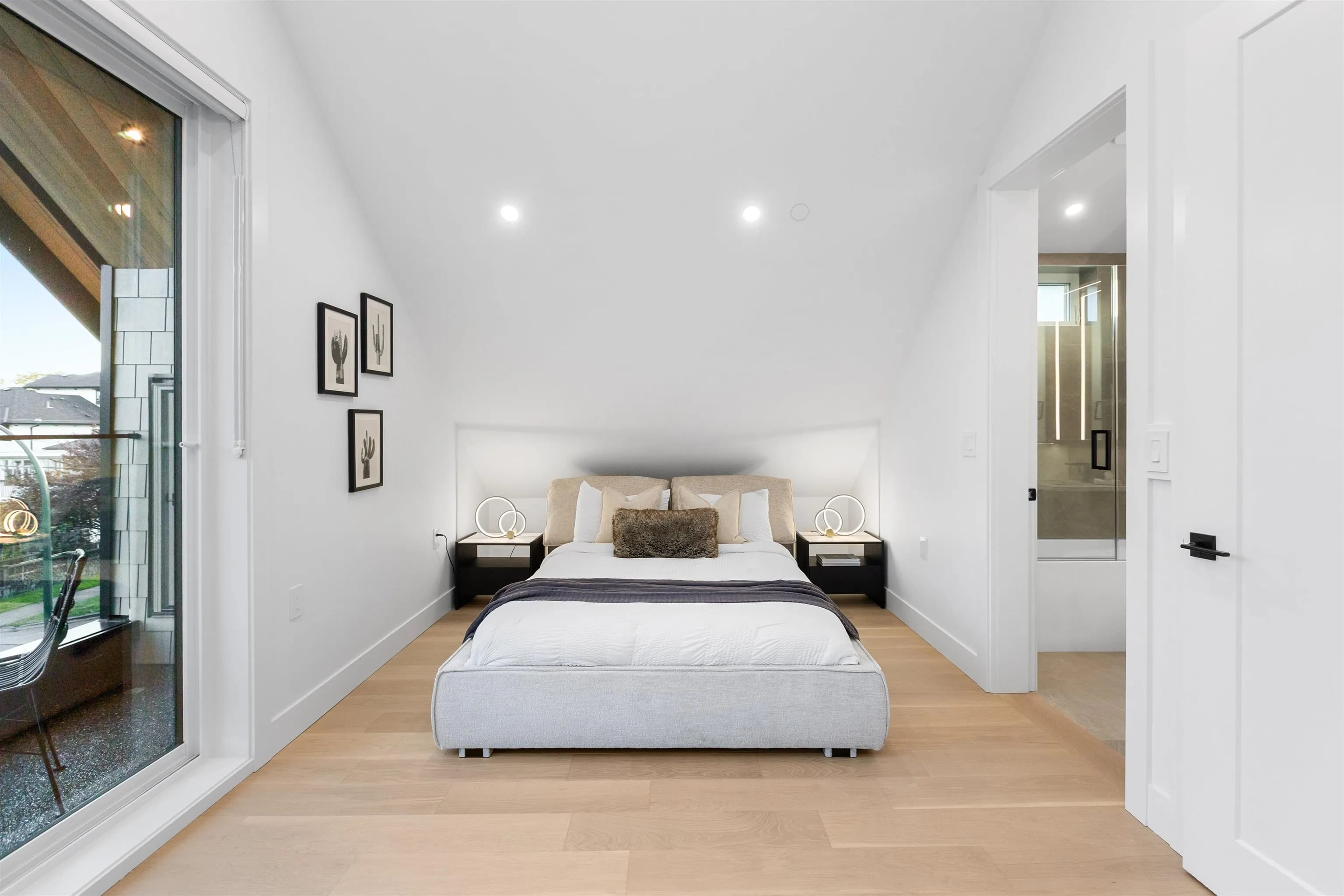 1 2435 Napier Street, Vancouver, BC V5K 2W2 — image 16
