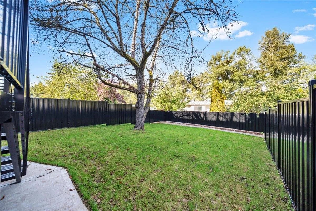 102 13437 Crestview Drive, Surrey, BC V3R 6V3 — image 11