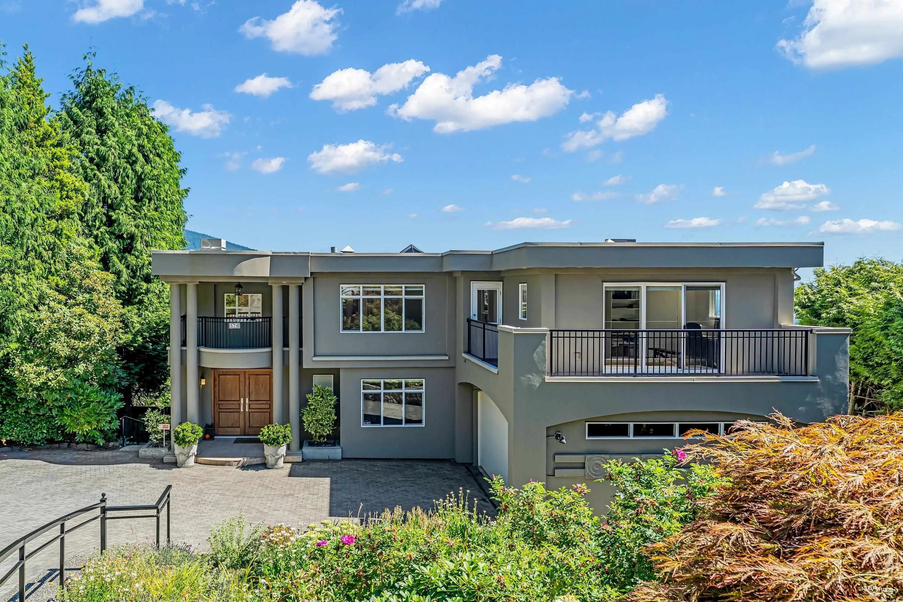 574 St. Andrews Place, West Vancouver, BC V7S 1V8 — image 1