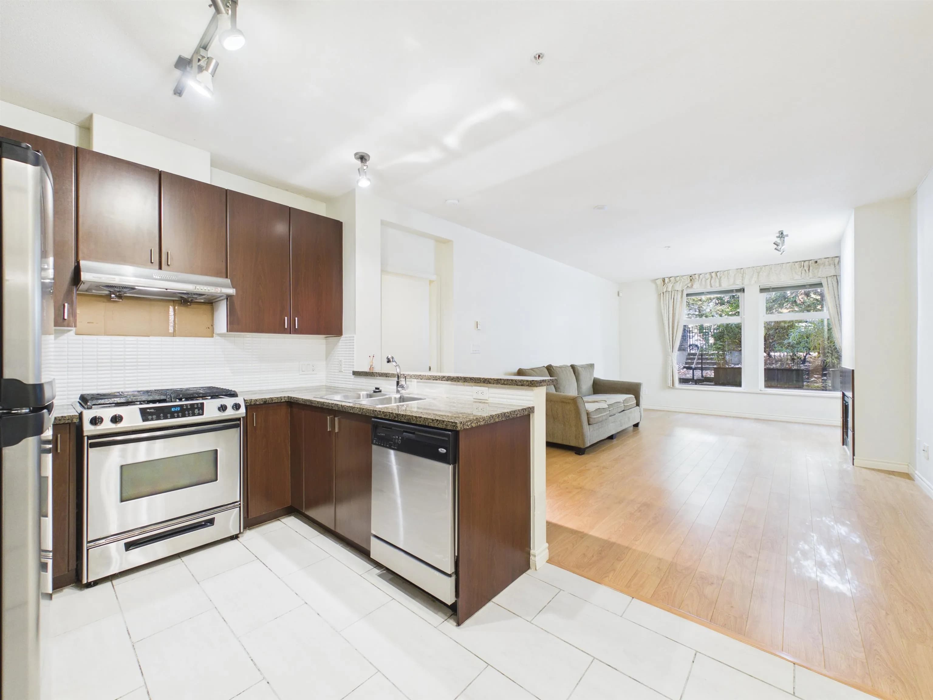 106 6888 Southpoint Drive, Burnaby, BC V3N 5E3 — image 2