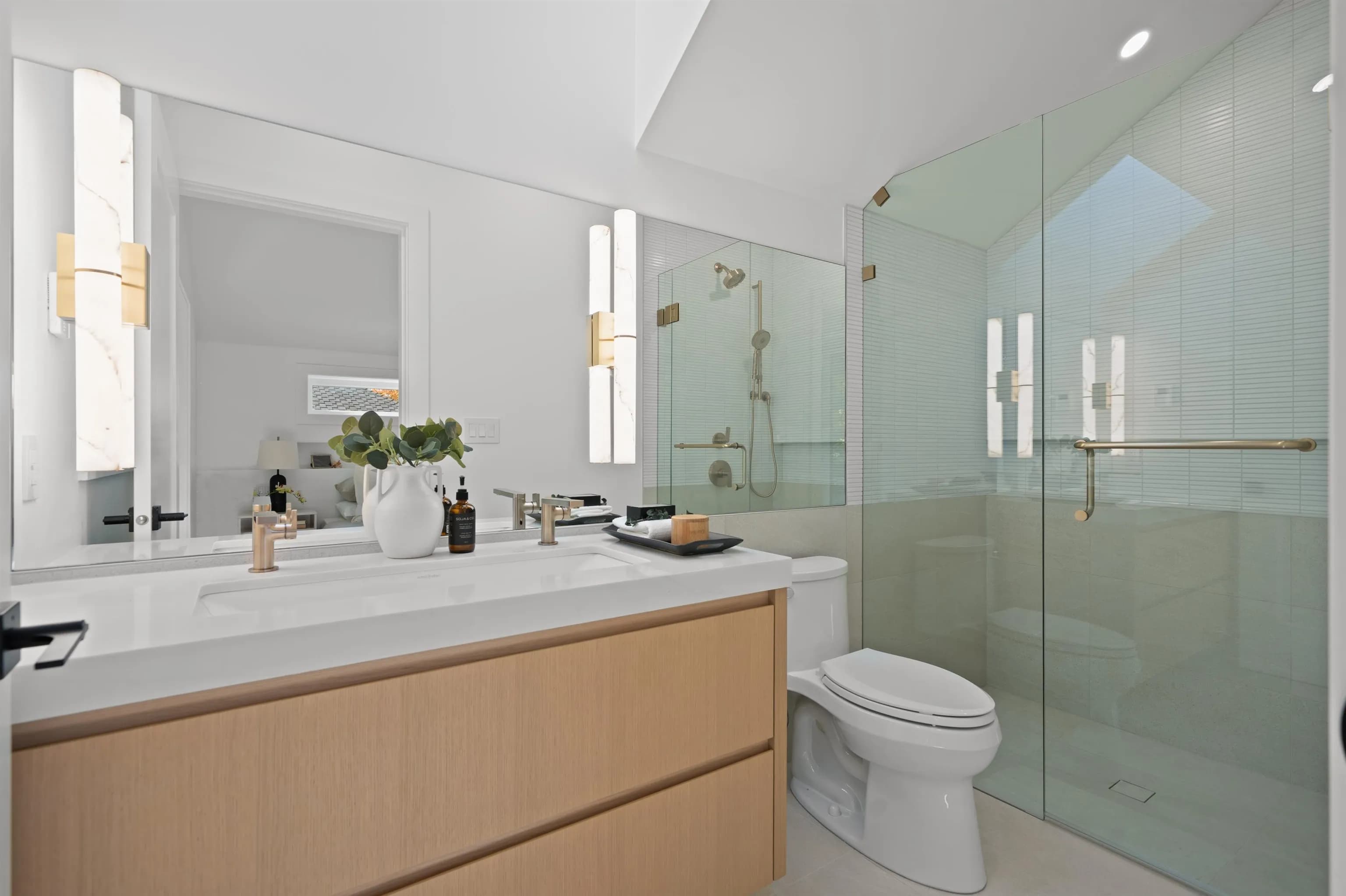 1 3657 W 11th Avenue, Vancouver, BC V6R 2K4 — image 8