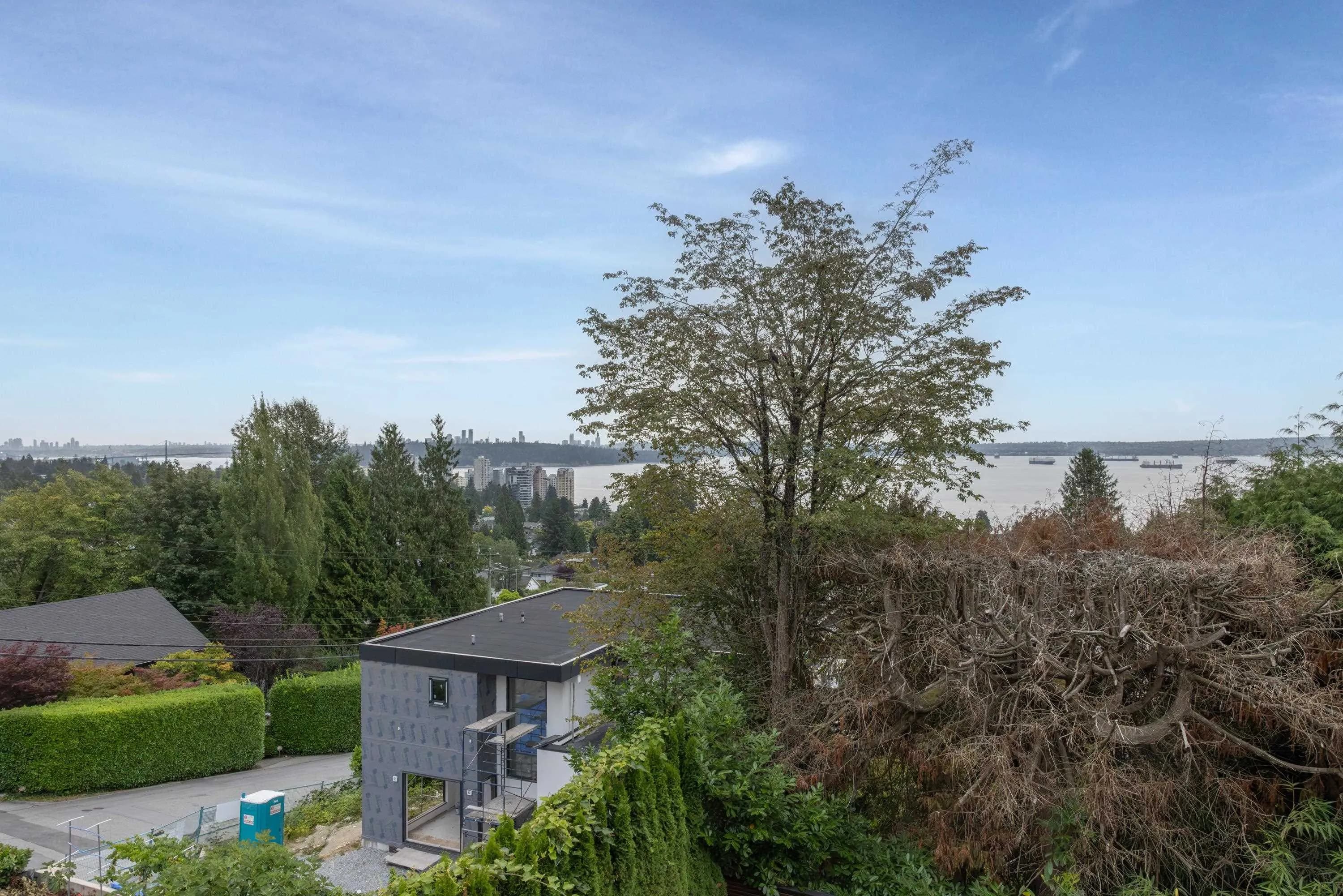 2512 Palmerston Avenue, West Vancouver, BC V7V 2W5 — image 4