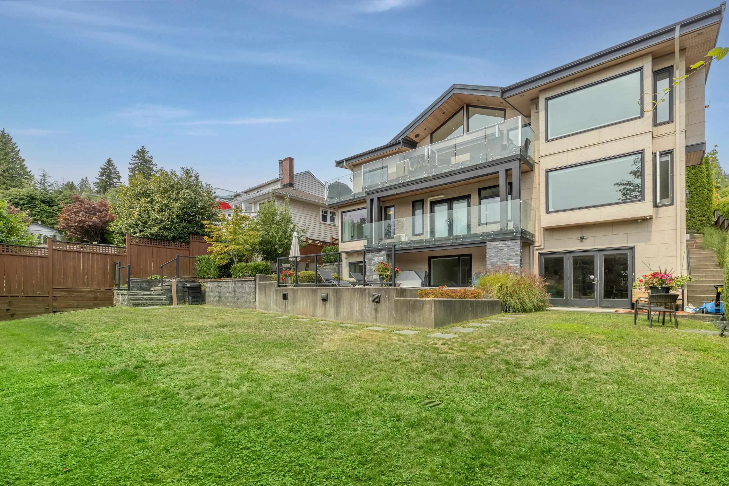 2512 Palmerston Avenue, West Vancouver, BC V7V 2W5 — image 2