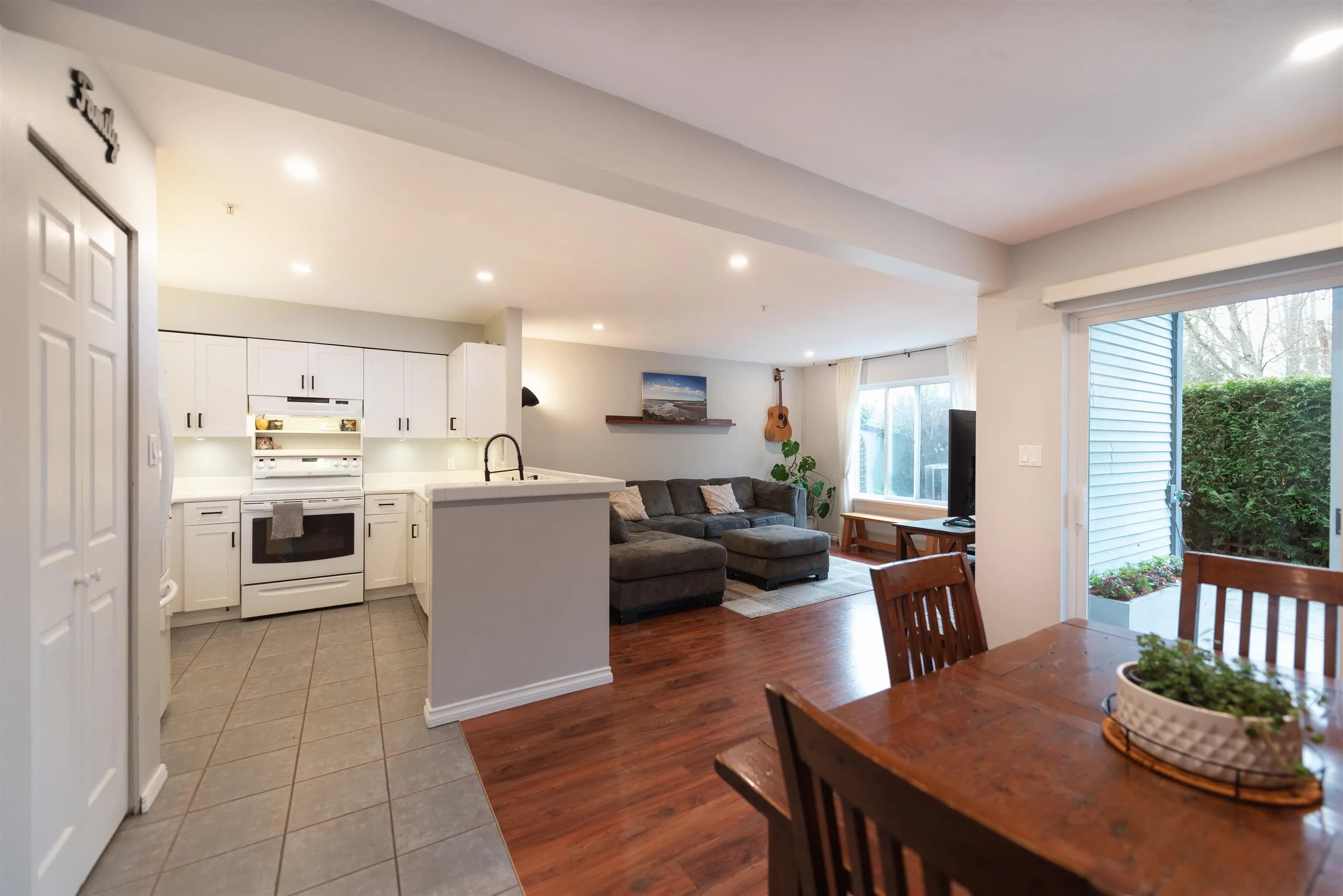 111 5711 Ebbtide Street, Sechelt, BC V7Z 0J5 — image 3