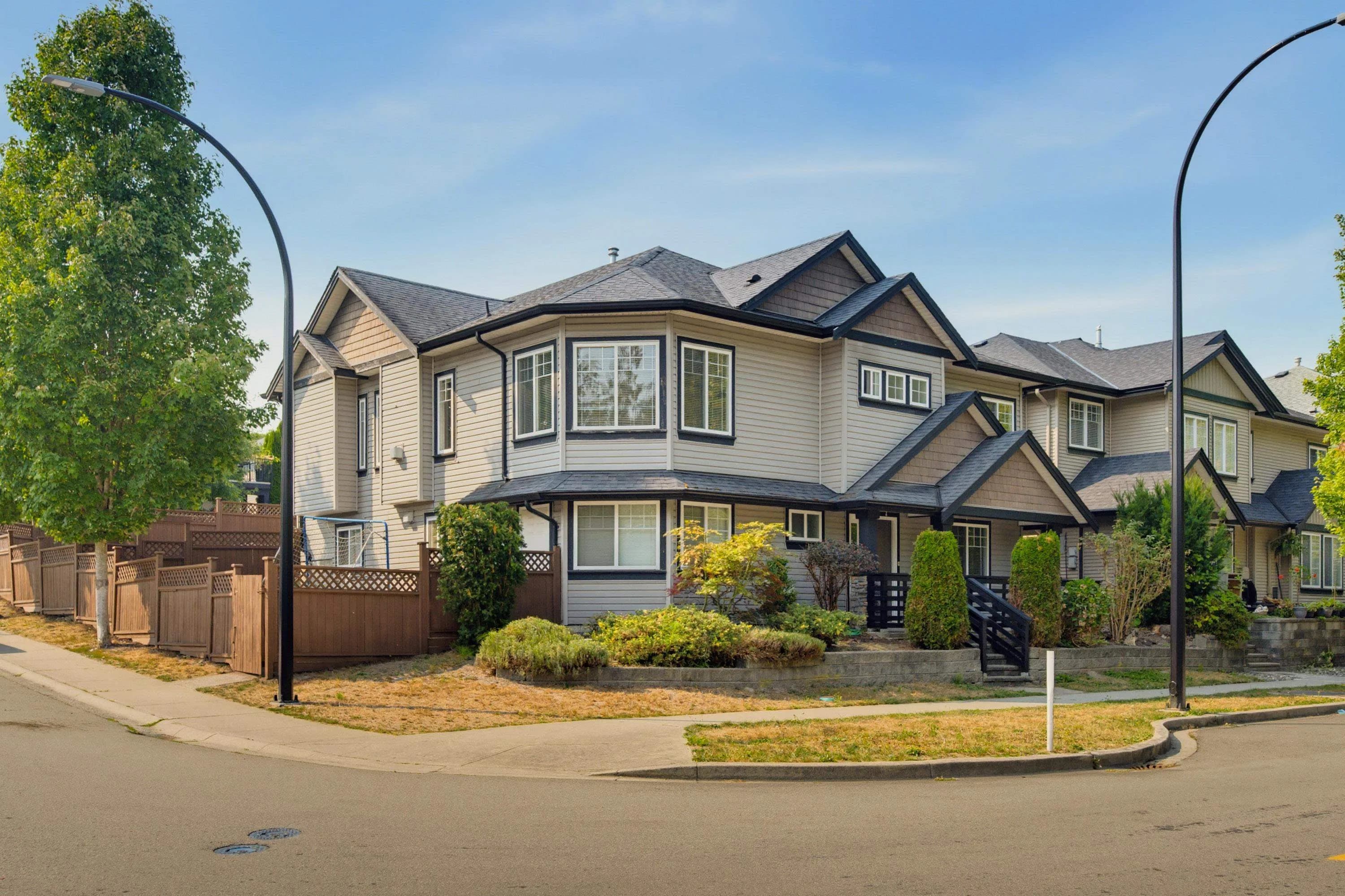11335 Creekside Street, Maple Ridge, BC V2W 0C7 — image 1