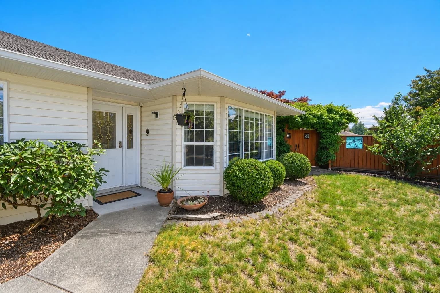 5616 Emerson Road, Sechelt, BC V0N 3A7 — image 2