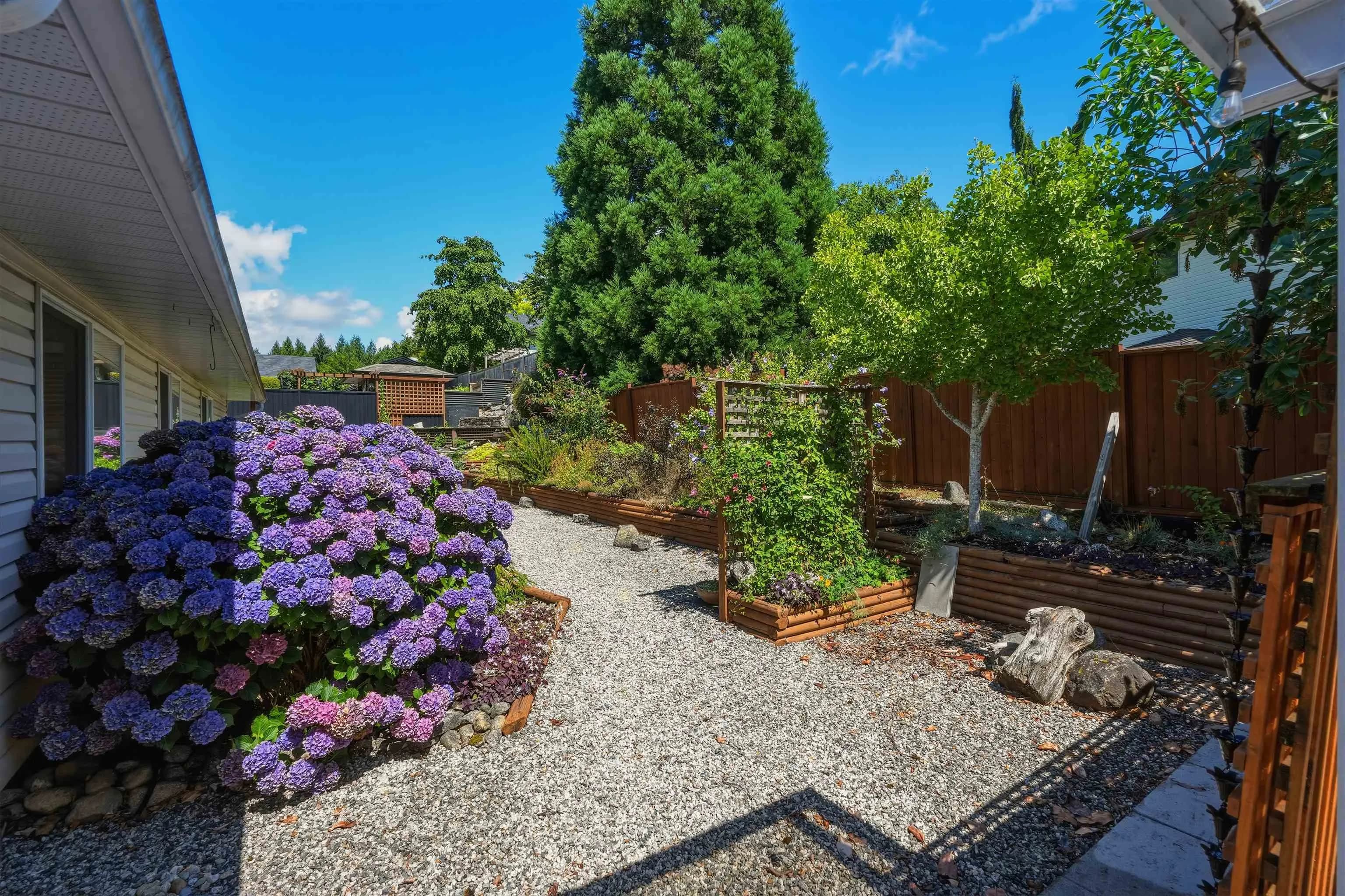 5616 Emerson Road, Sechelt, BC V0N 3A7 — image 7