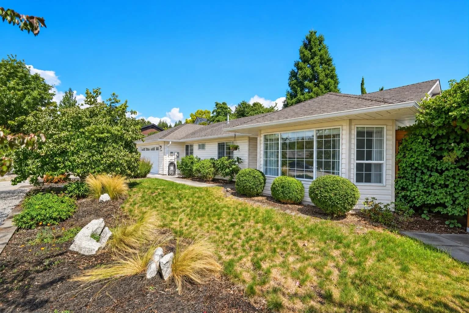 5616 Emerson Road, Sechelt, BC V0N 3A7 — image 1