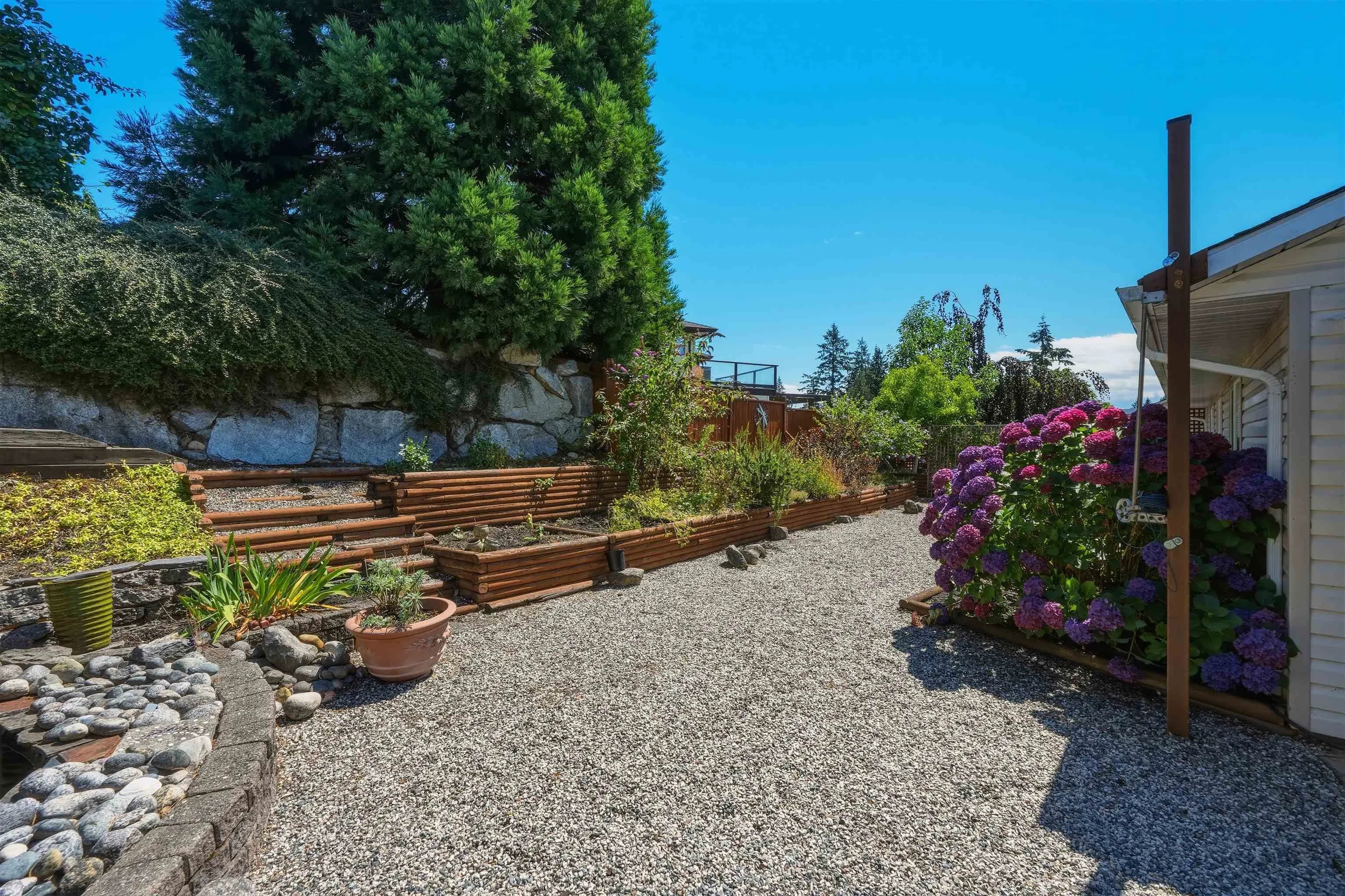 5616 Emerson Road, Sechelt, BC V0N 3A7 — image 5