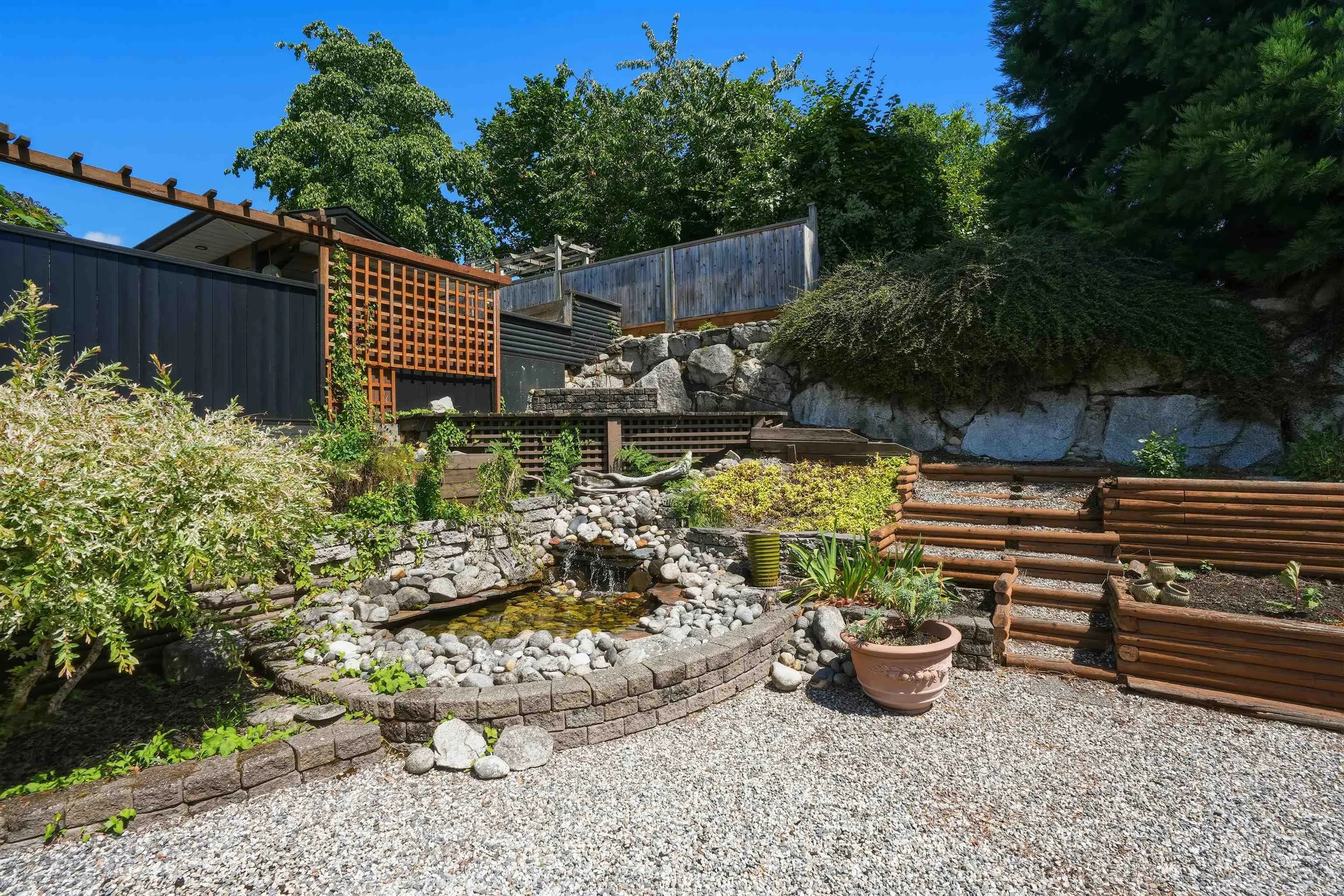 5616 Emerson Road, Sechelt, BC V0N 3A7 — image 6