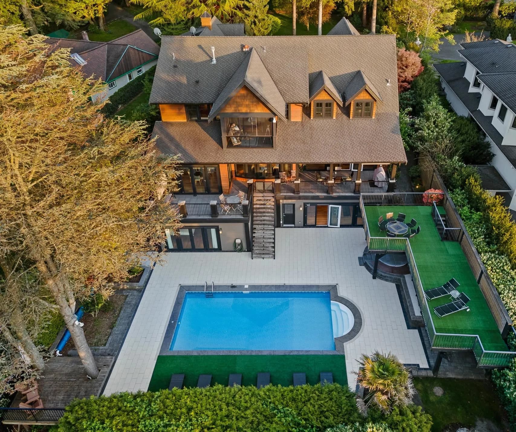 2737 Crescent Drive, Surrey, BC V4A 3J9 — image 2