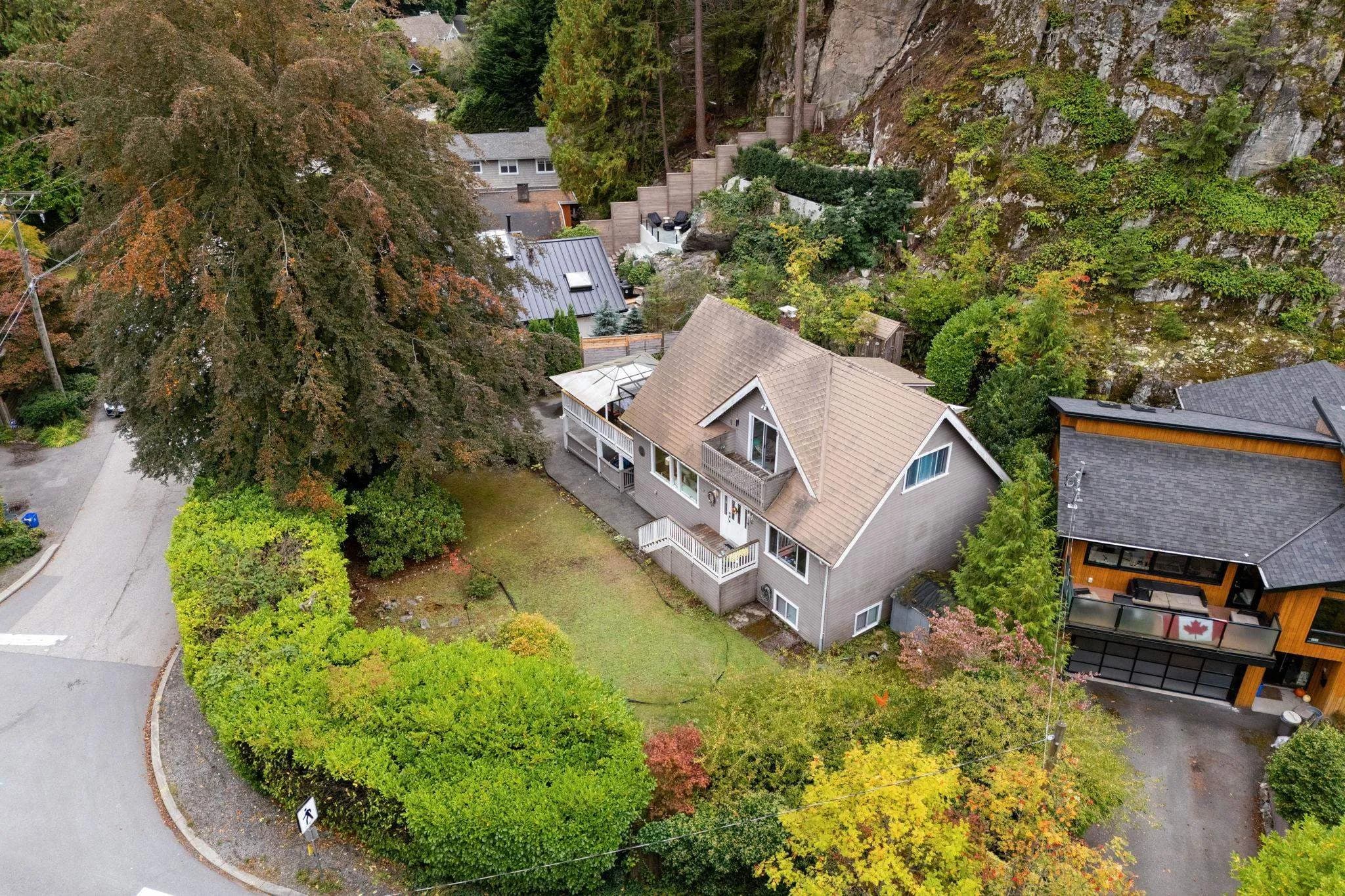 5607 Eagle Harbour Road, West Vancouver, BC V7W 1P4 — image 2