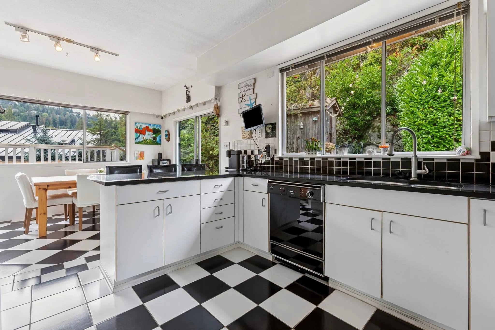 5607 Eagle Harbour Road, West Vancouver, BC V7W 1P4 — image 14