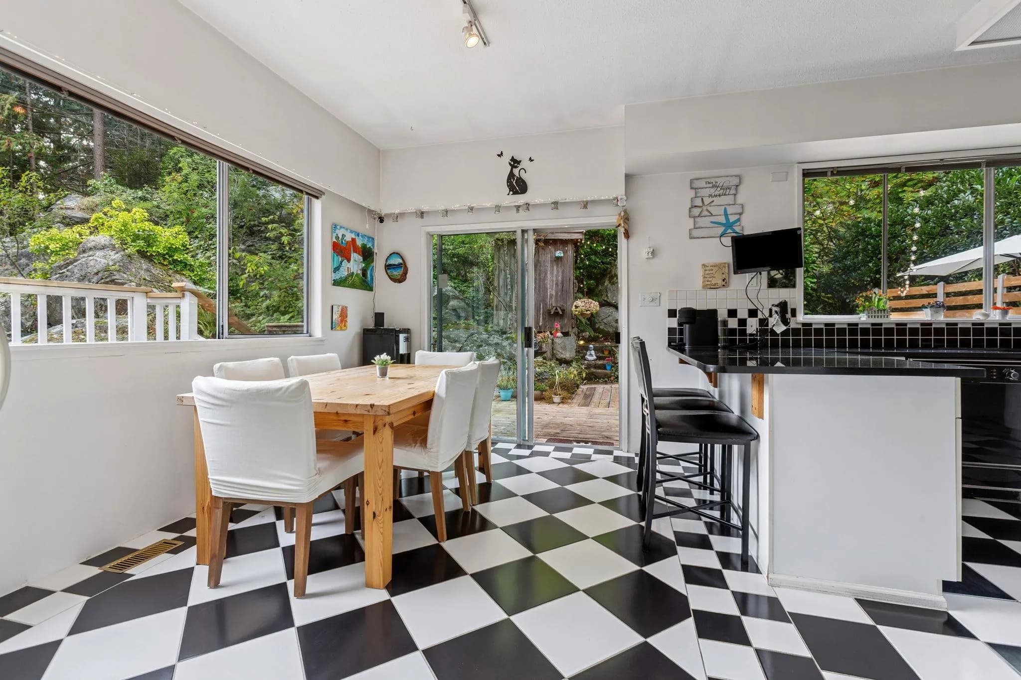5607 Eagle Harbour Road, West Vancouver, BC V7W 1P4 — image 10