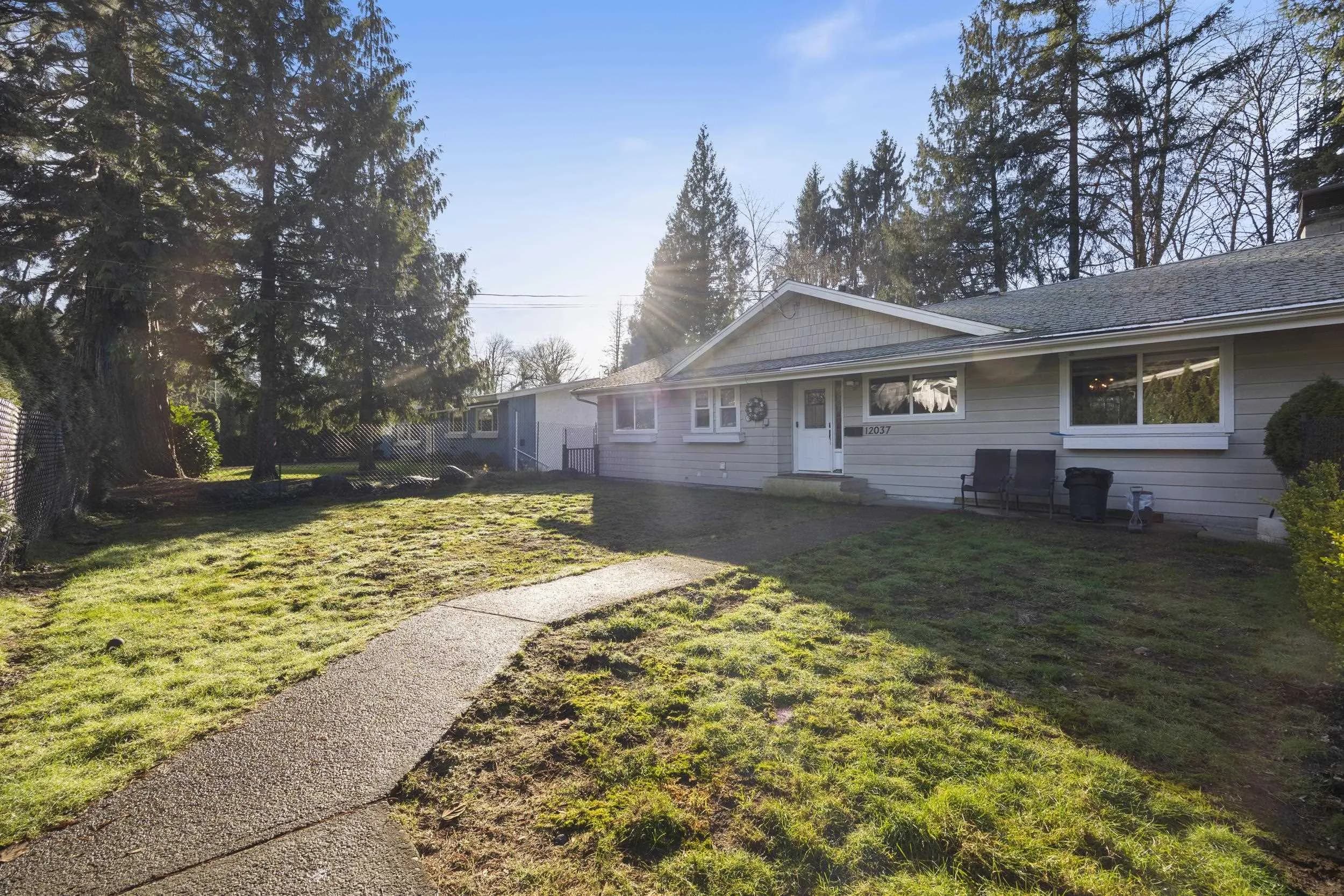12037 208 Street, Maple Ridge, BC V2X 4W9 — image 1
