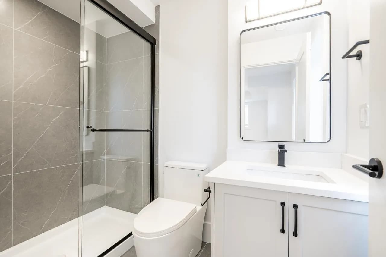 101 13711 16 Avenue, Surrey, BC V4A 1P7 — image 28
