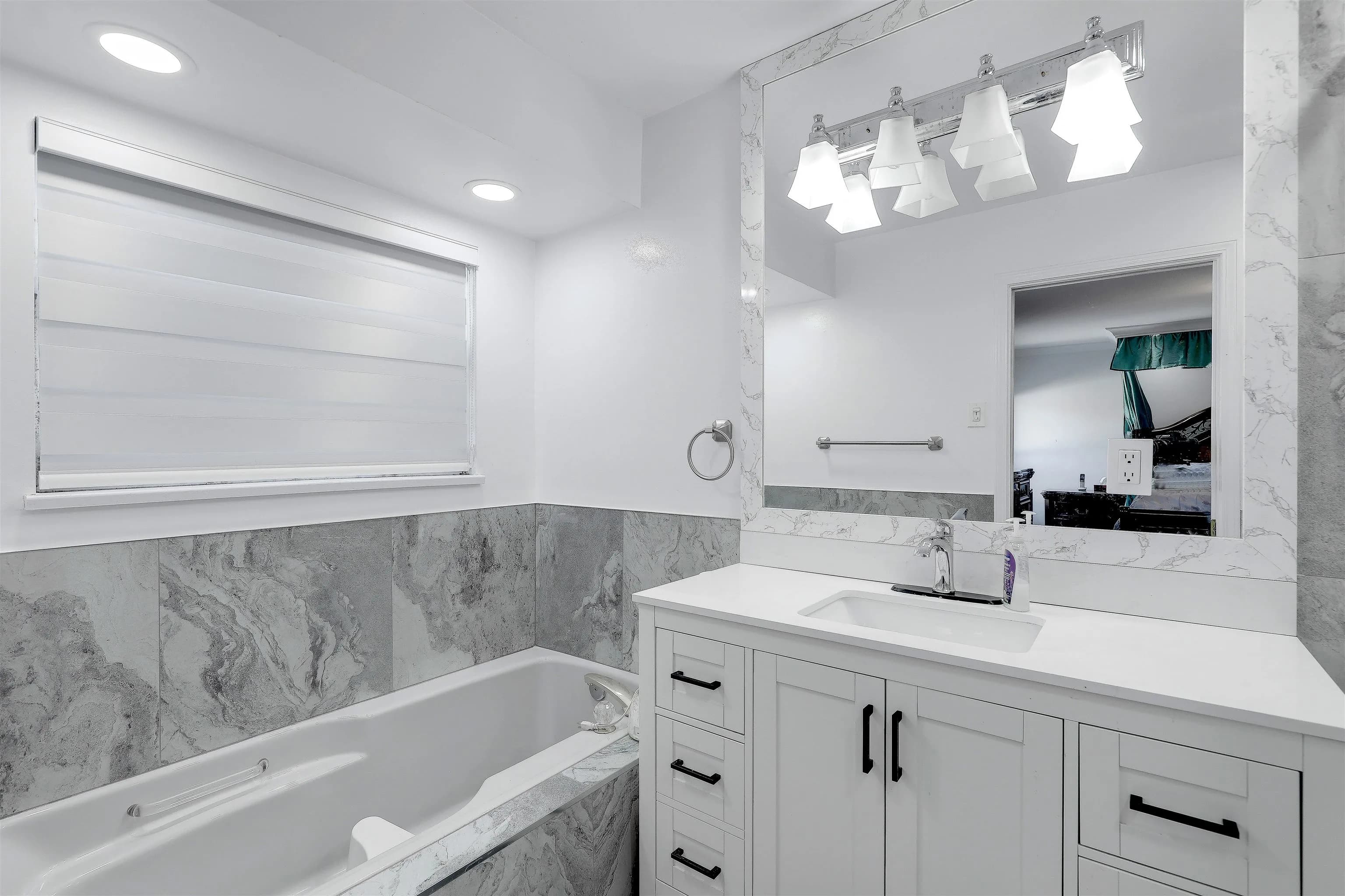 13571 60a Avenue, Surrey, BC V3X 1H7 — image 17