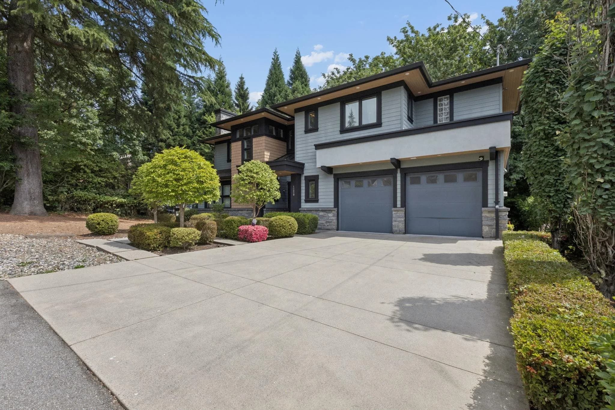 1250 Sinclair Street, West Vancouver, BC V7V 3W2 — image 1