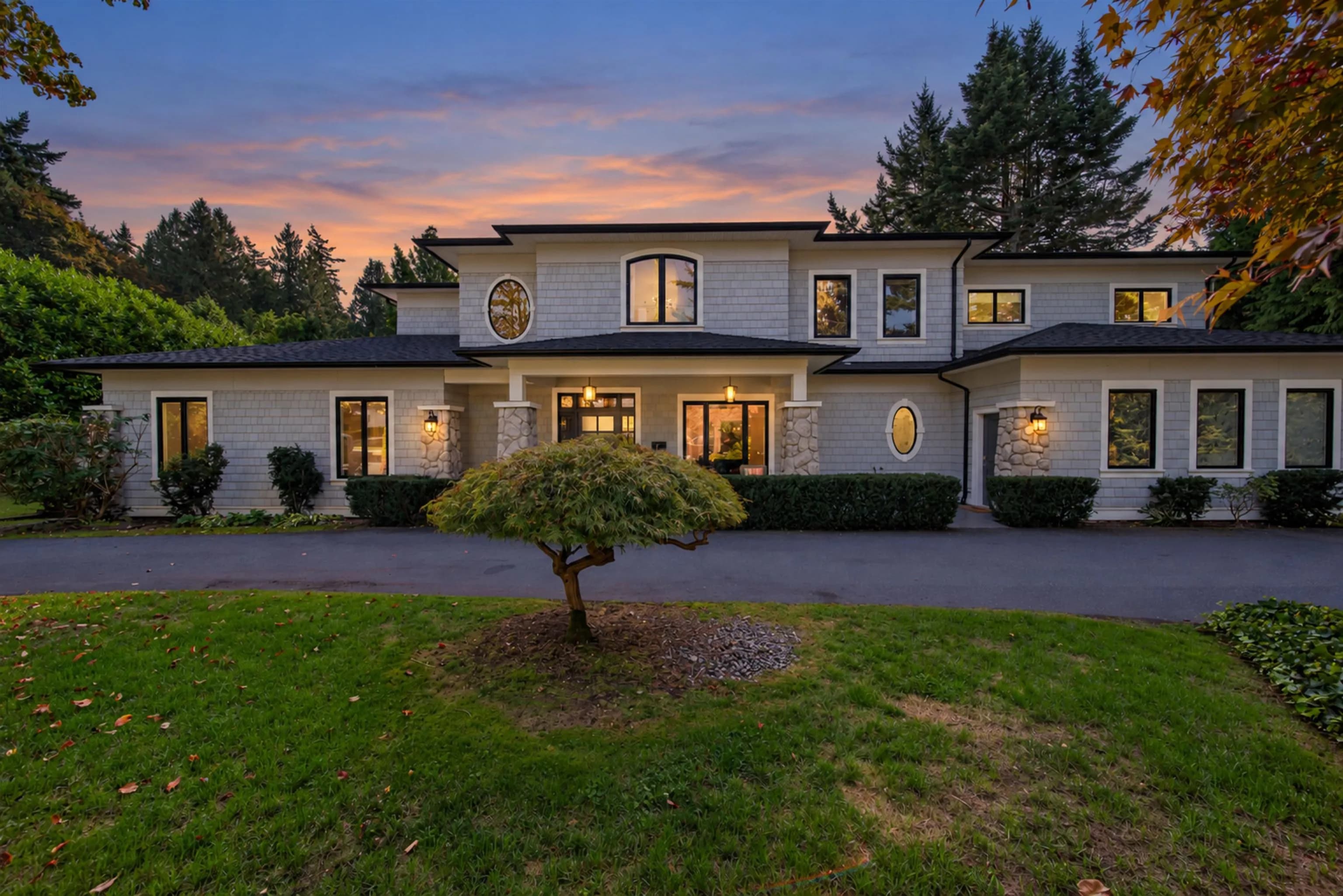 13756 18 Avenue, Surrey, BC V4A 1W4 — image 1
