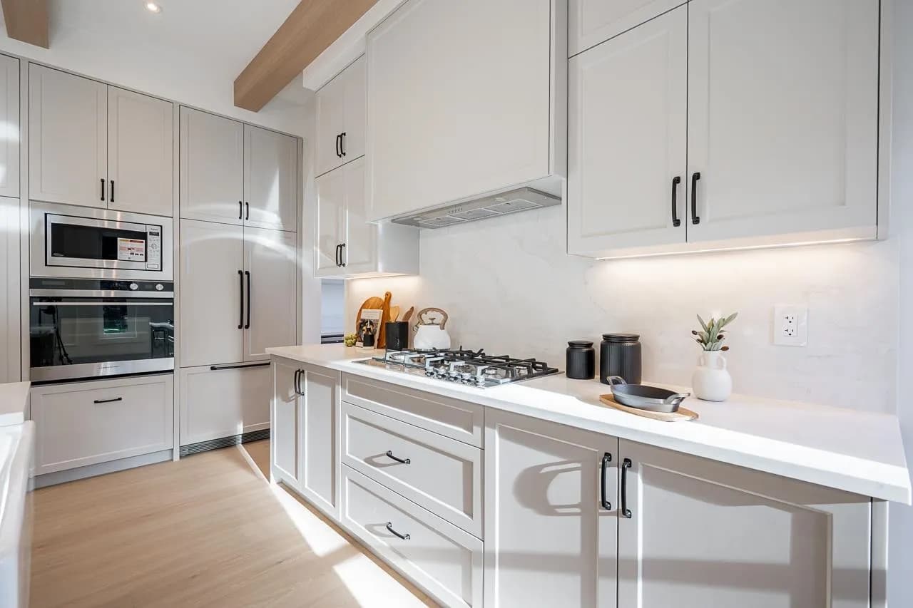 102 13711 16 Avenue, Surrey, BC V4A 1P7 — image 9