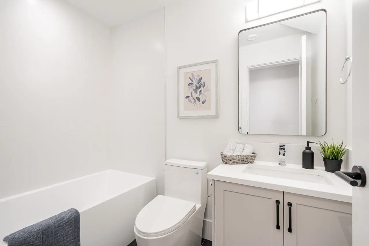 102 13711 16 Avenue, Surrey, BC V4A 1P7 — image 33