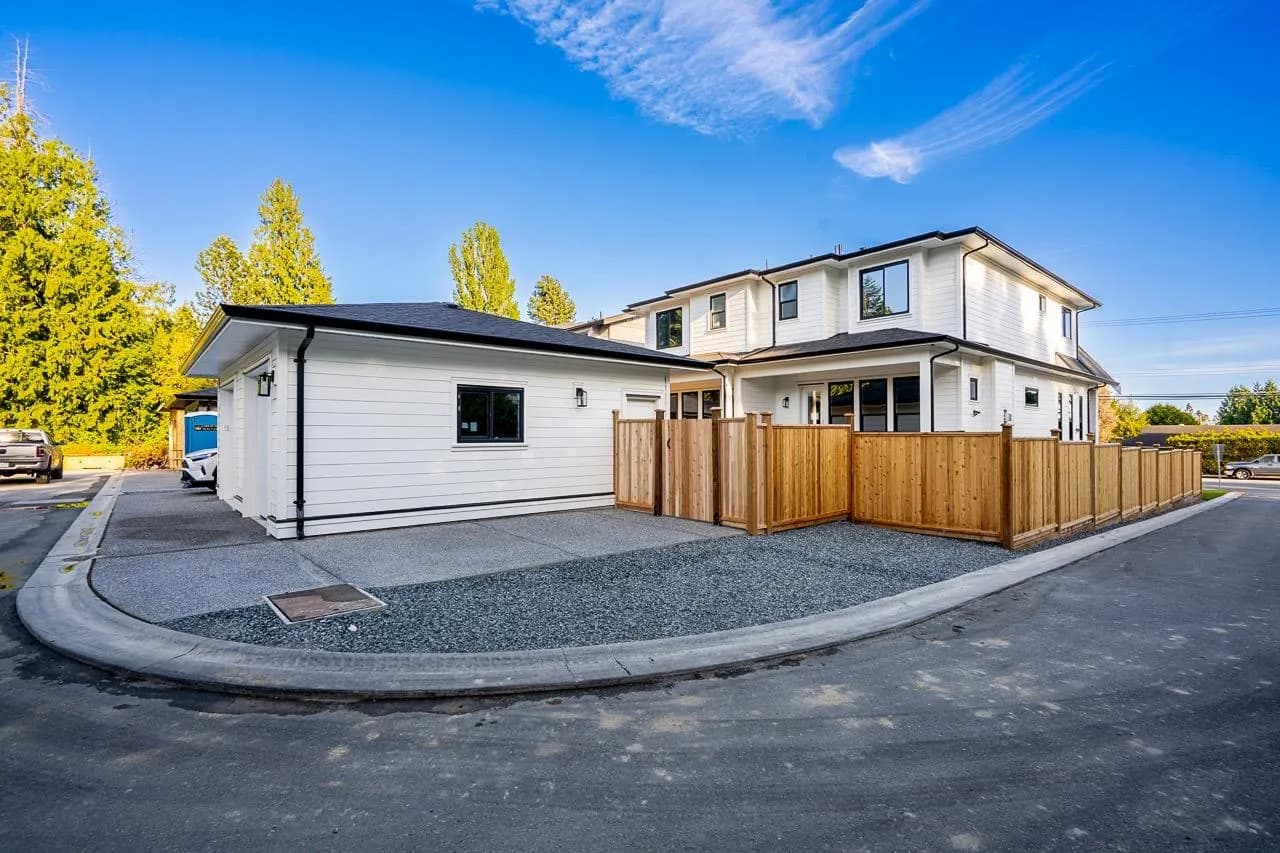 102 13711 16 Avenue, Surrey, BC V4A 1P7 — image 38