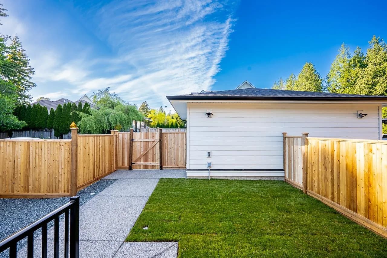 102 13711 16 Avenue, Surrey, BC V4A 1P7 — image 35