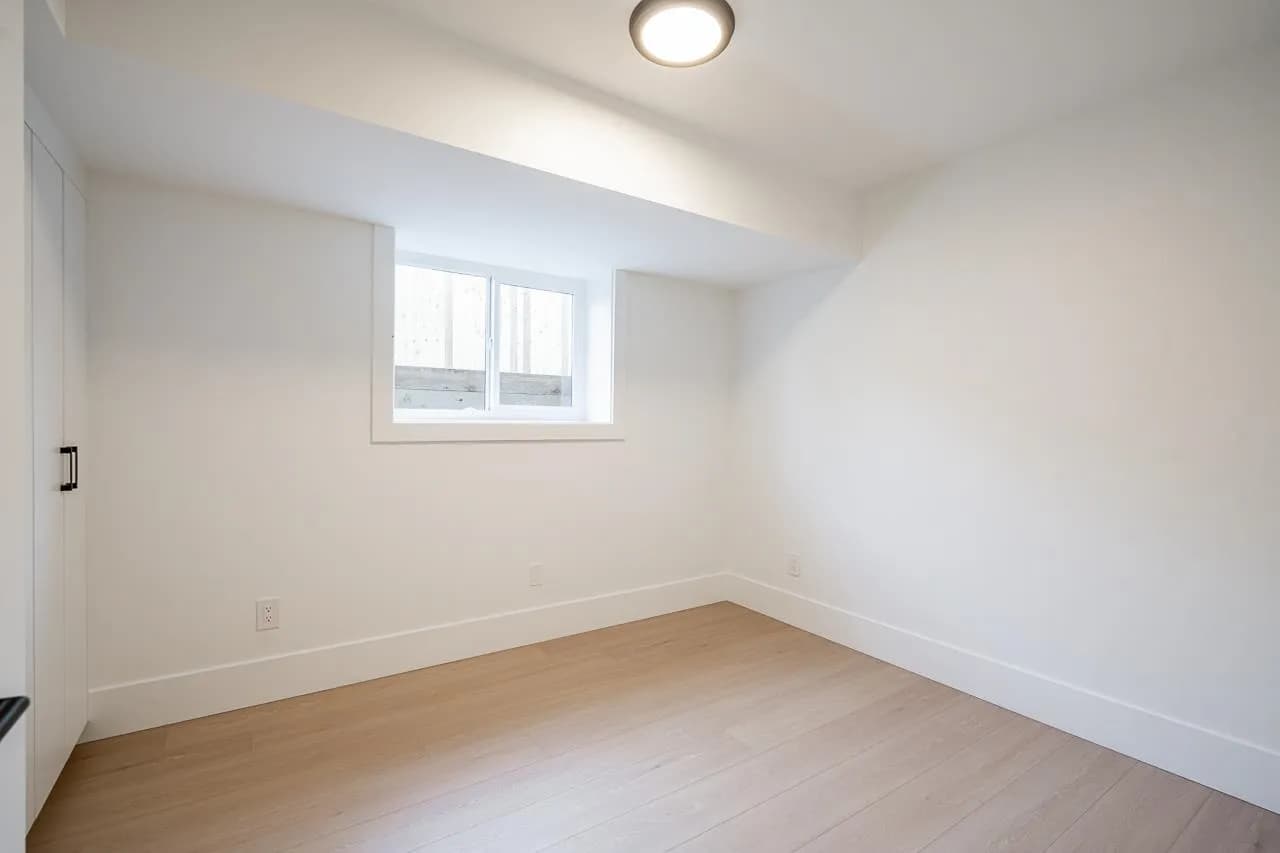 102 13711 16 Avenue, Surrey, BC V4A 1P7 — image 24