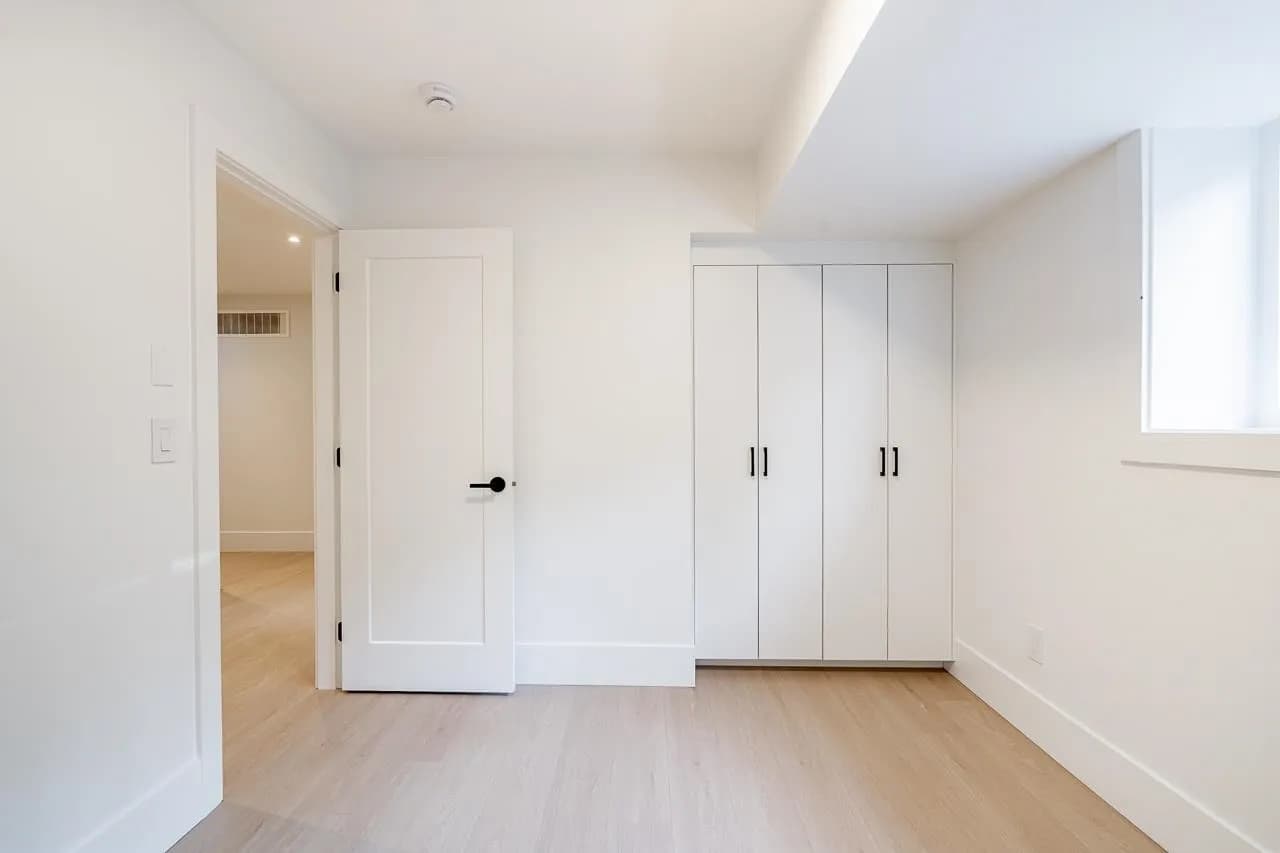 102 13711 16 Avenue, Surrey, BC V4A 1P7 — image 25