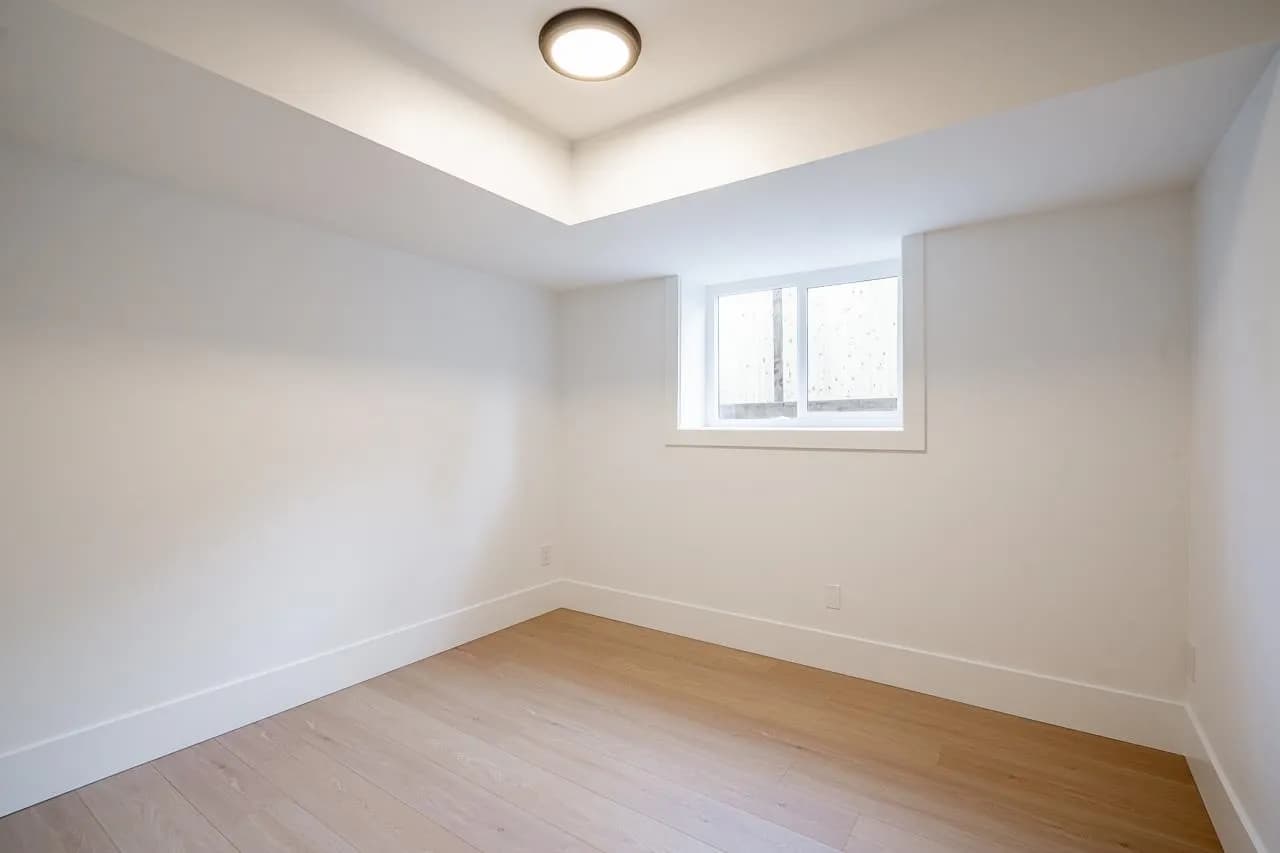 102 13711 16 Avenue, Surrey, BC V4A 1P7 — image 26