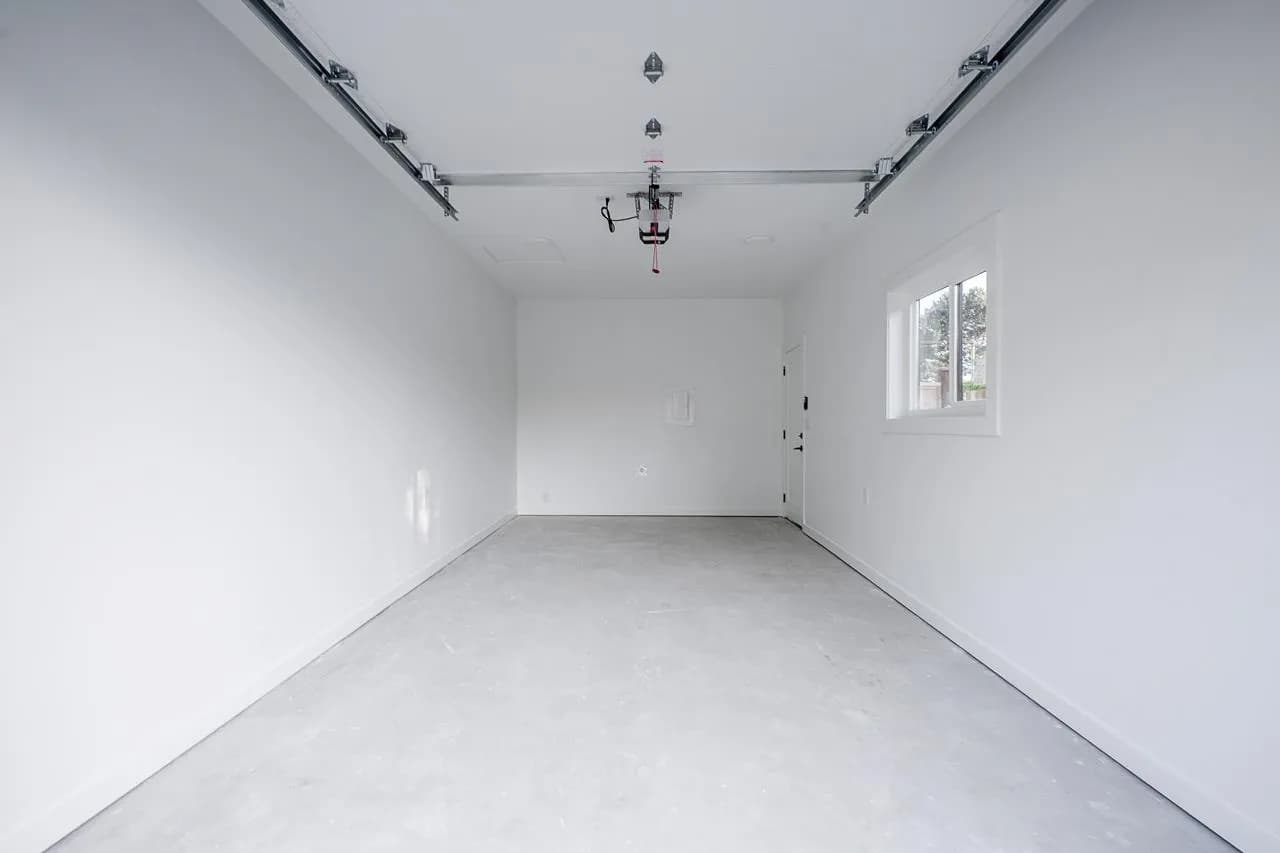 102 13711 16 Avenue, Surrey, BC V4A 1P7 — image 37
