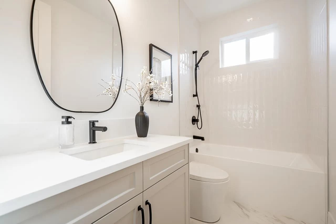 102 13711 16 Avenue, Surrey, BC V4A 1P7 — image 22